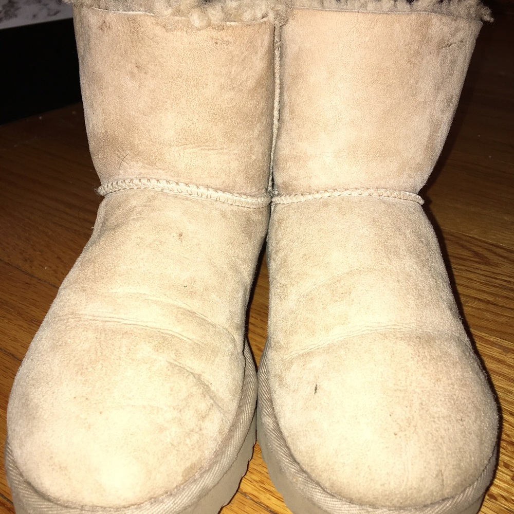 Used cream ugg boots